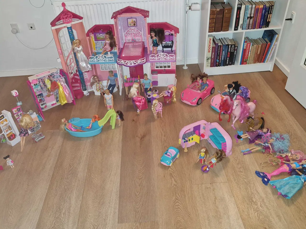 Billede 1 - Forskelligt Barbie 