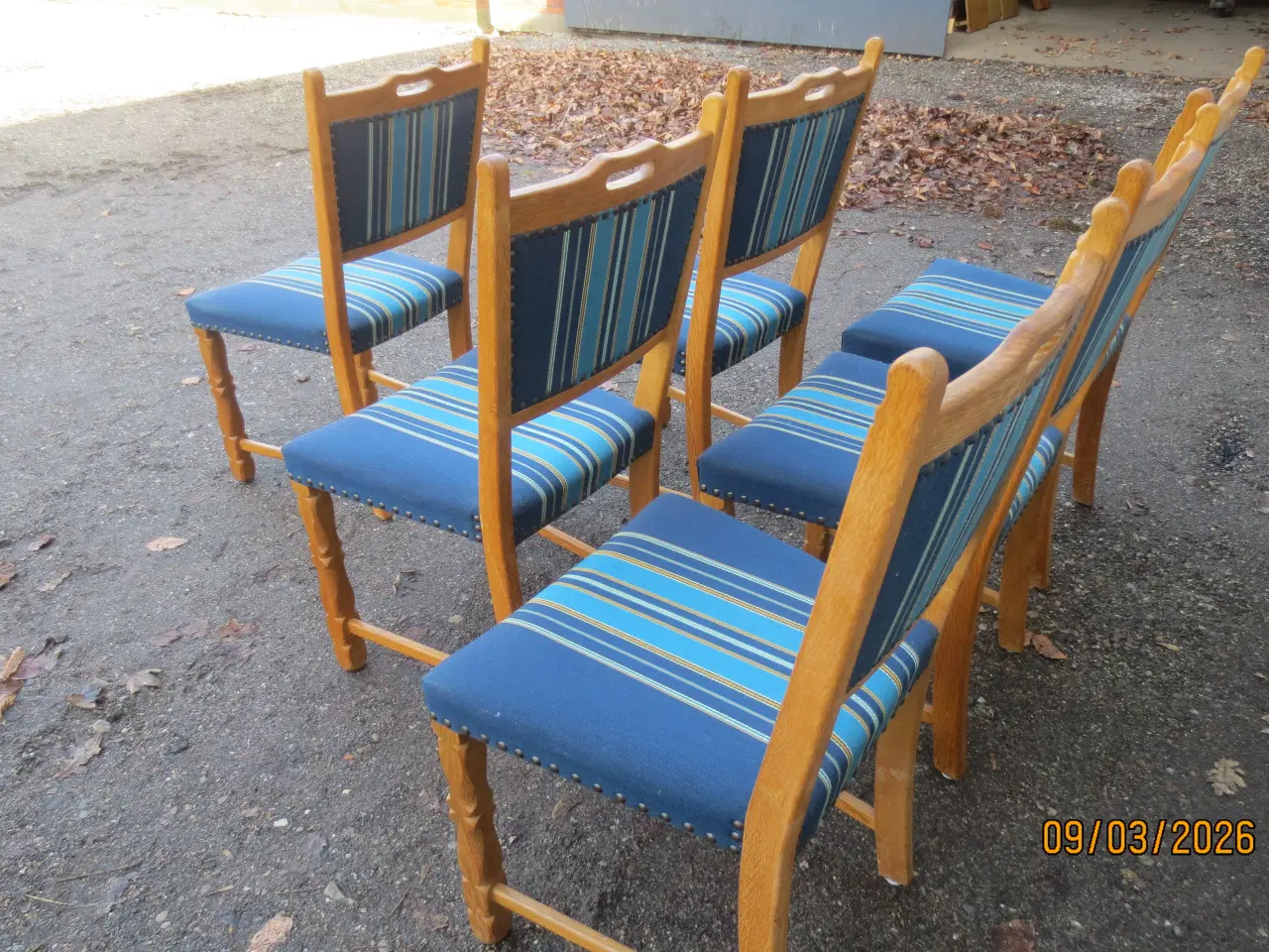 Billede 3 - 6 stk Egetræs Spisestuestole med Blå stribet stof 