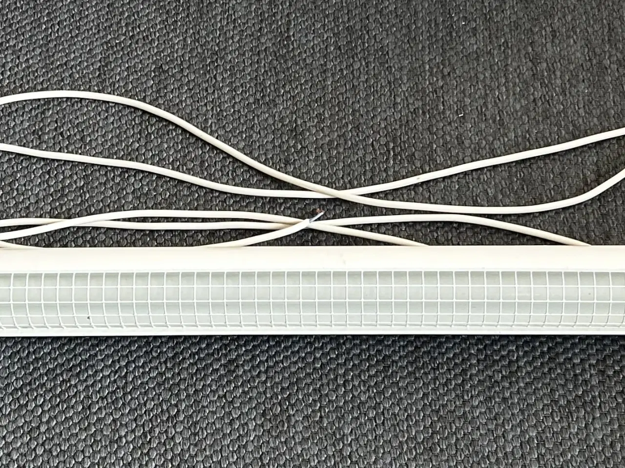 Billede 1 - Lysarmatur (hvid) med lysstofrør