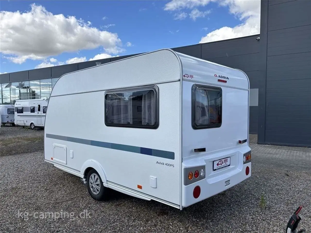 Billede 4 - 2023 - Adria Aviva 400 PS   Super rejsevogn med dobbeltseng.