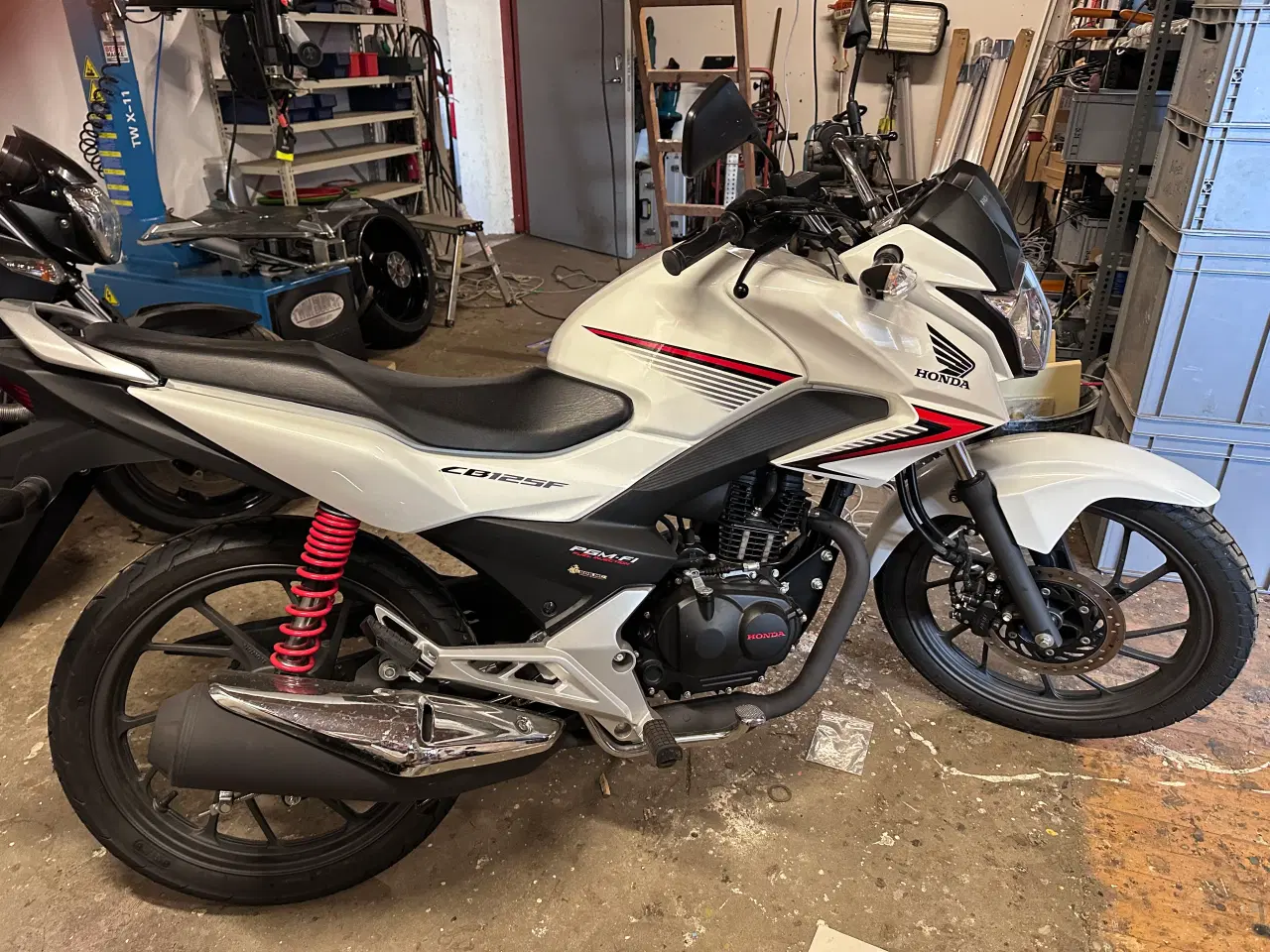 Billede 1 - Som ny, lav km