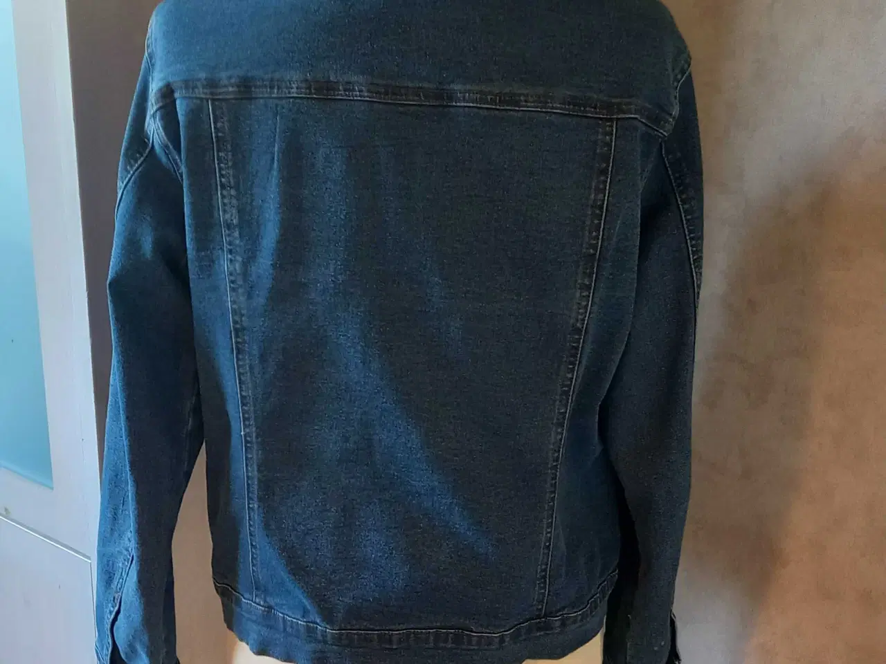 Billede 3 - Cowboy jakke str 46 fra Vero Moda 