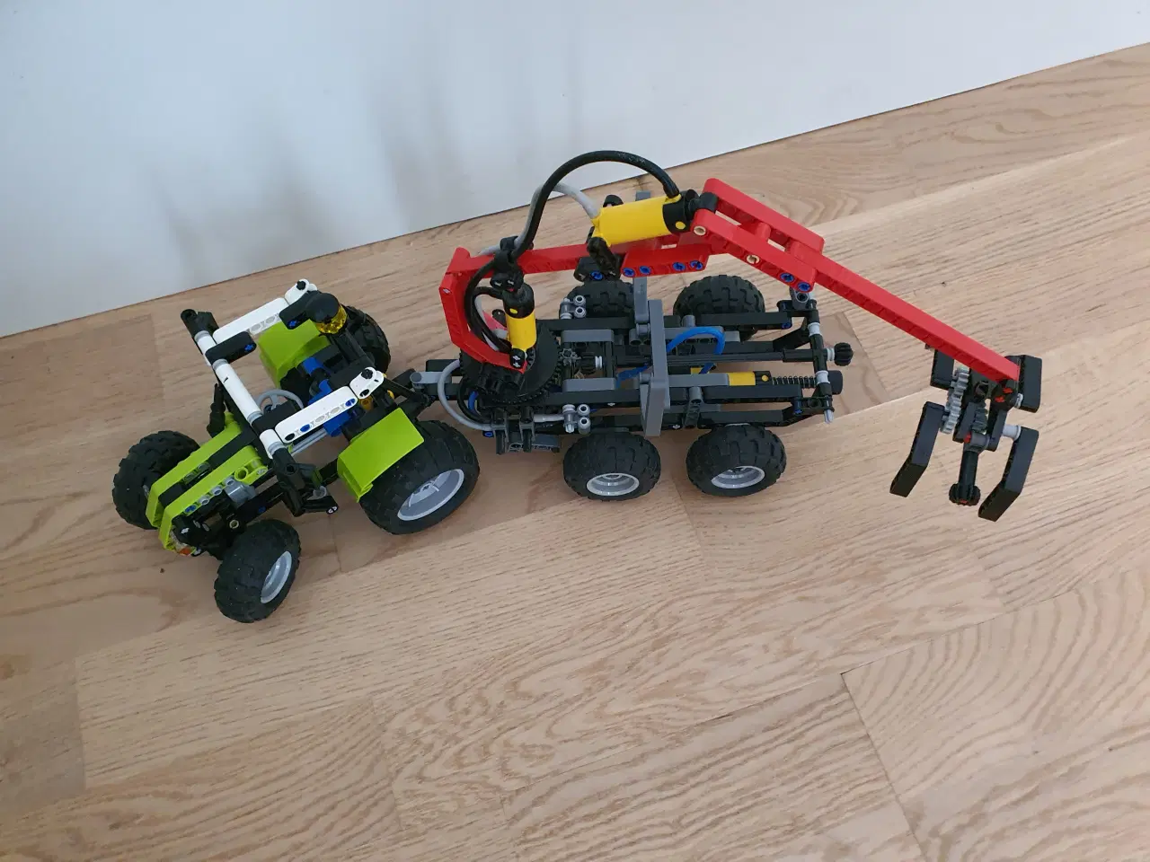 Billede 2 - LEGO teknik, Traktor med forstkran