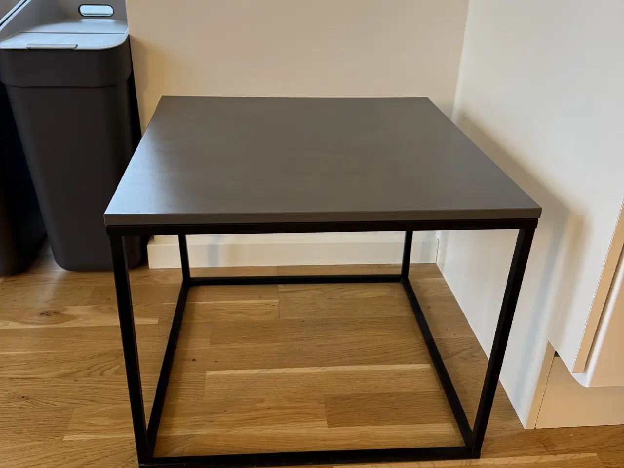 Billede 2 - Moderne sofabord i flot grå plade – minimalistisk 