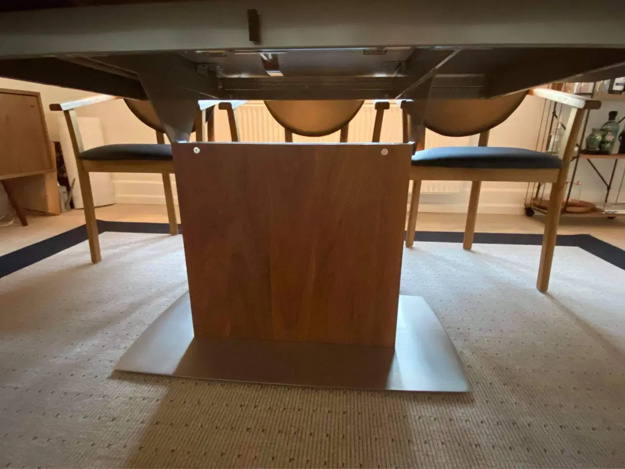 Billede 4 - Spisebord med skjult udtræk