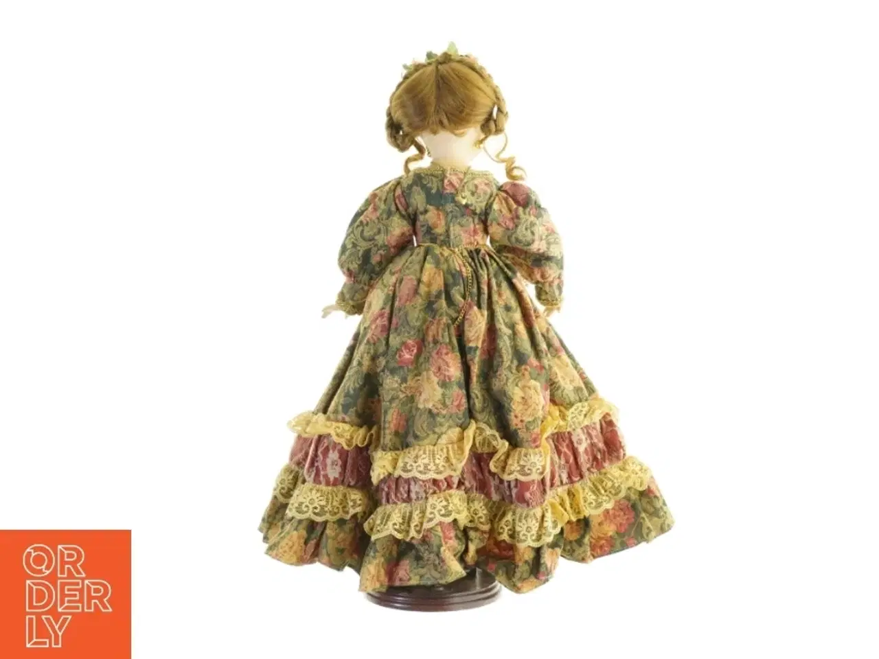 Billede 1 - Dukke med blomstret kjole (str. 56 x 26 cm)