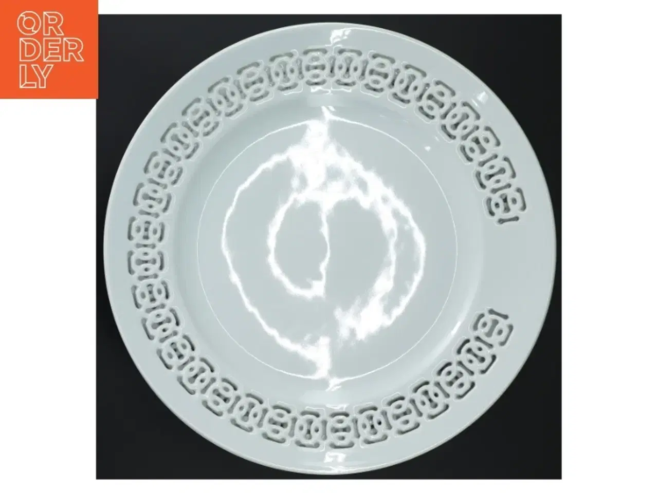Billede 2 - Sæt med 5 hvide tallerkener (str. Ø. 27,5 cm)