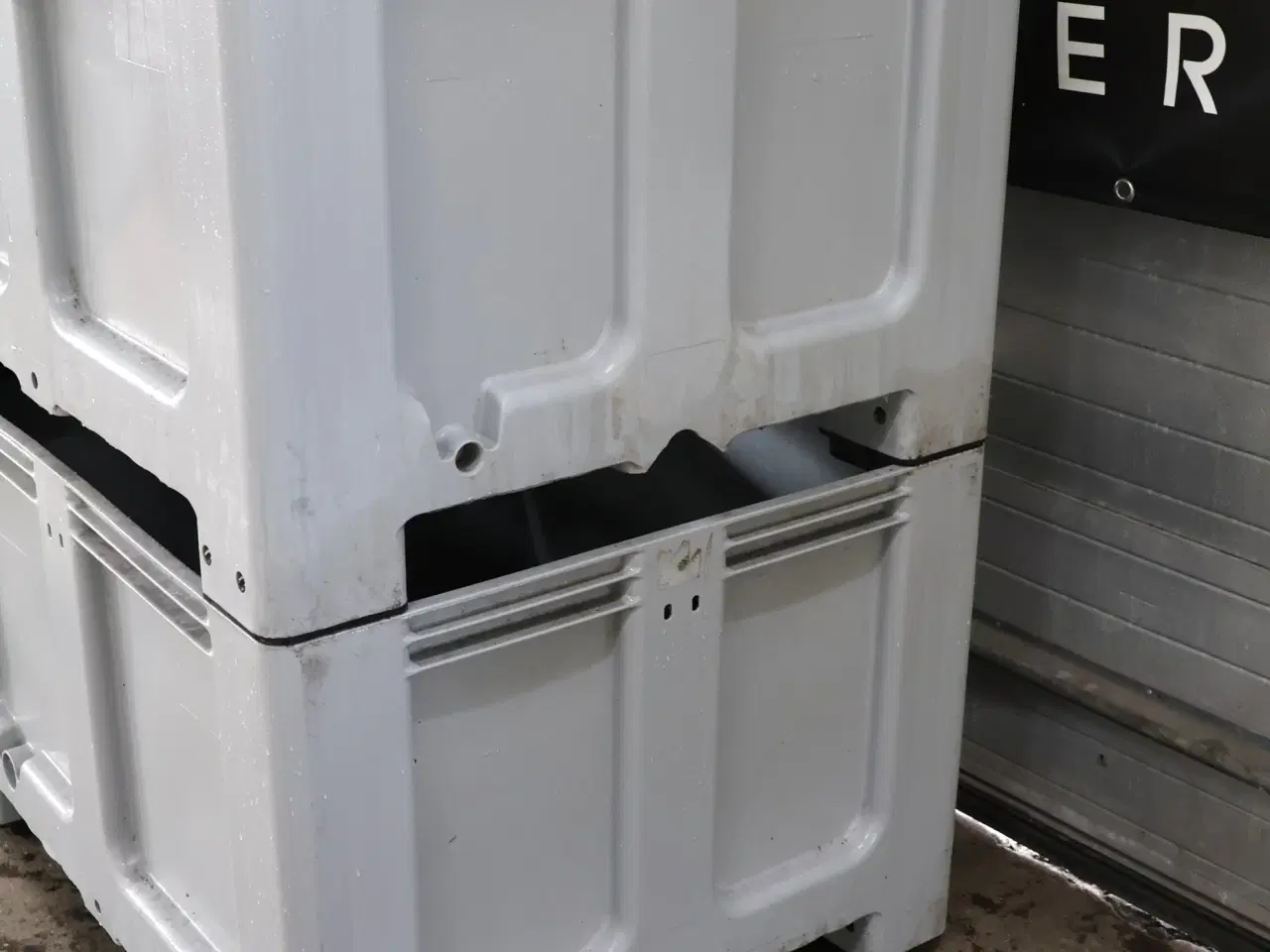 Billede 2 - 2 Stk Pallekasse/kar med afløbshul