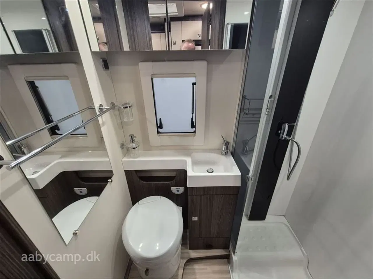 Billede 16 - 2019 - Benimar Tessoro 442   NK pakke. Automatgear. 95 Ah Batteri. solcelle. markise.  varme på spildevand. en ejer fra ny.  fuld service hos Ford inkl. tandrem. undervognsbehandlet.