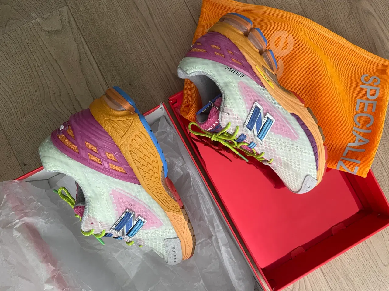 Billede 1 - New Balance x Action Bronson 1906R ‘Rosewater’