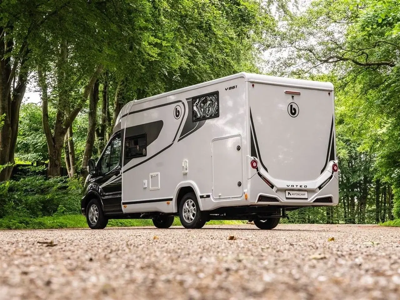 Billede 2 - 2024 - Benimar Yrteo 861 Premium   Den kompakte camper