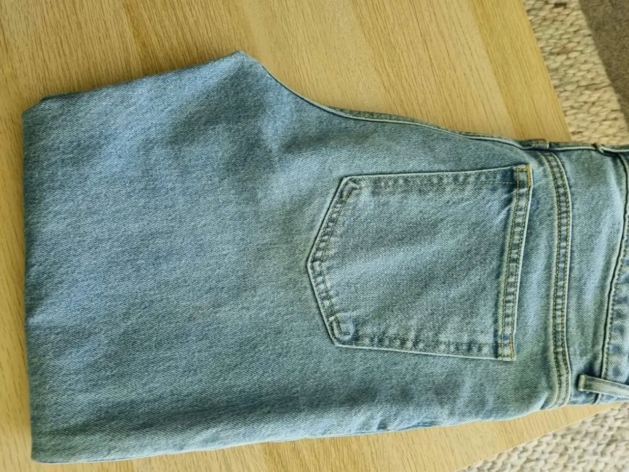 Billede 5 - Wide High Jeans fra Hennes og Mauritz.  Str 40