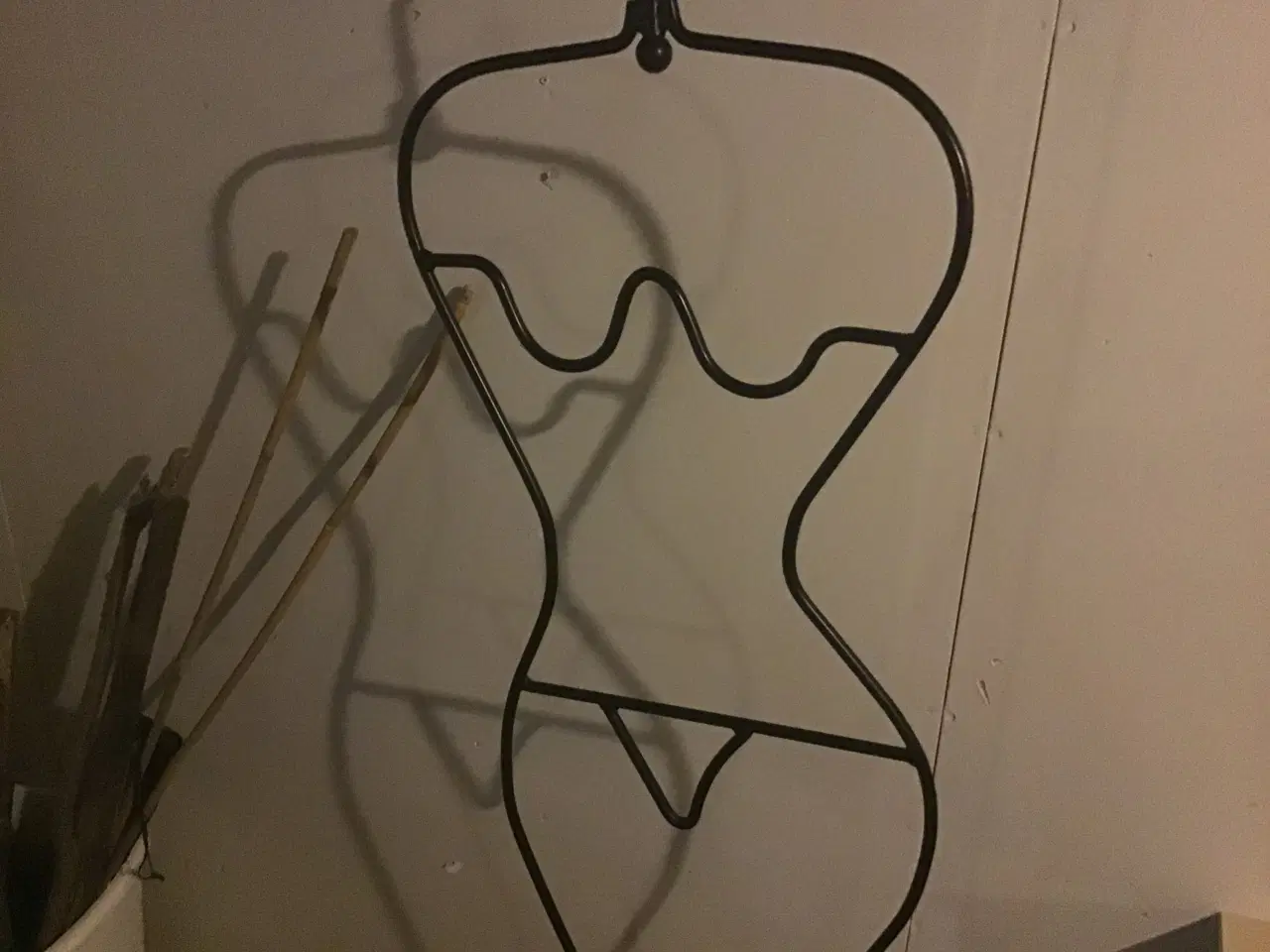 Billede 1 - Figur af kvinde.