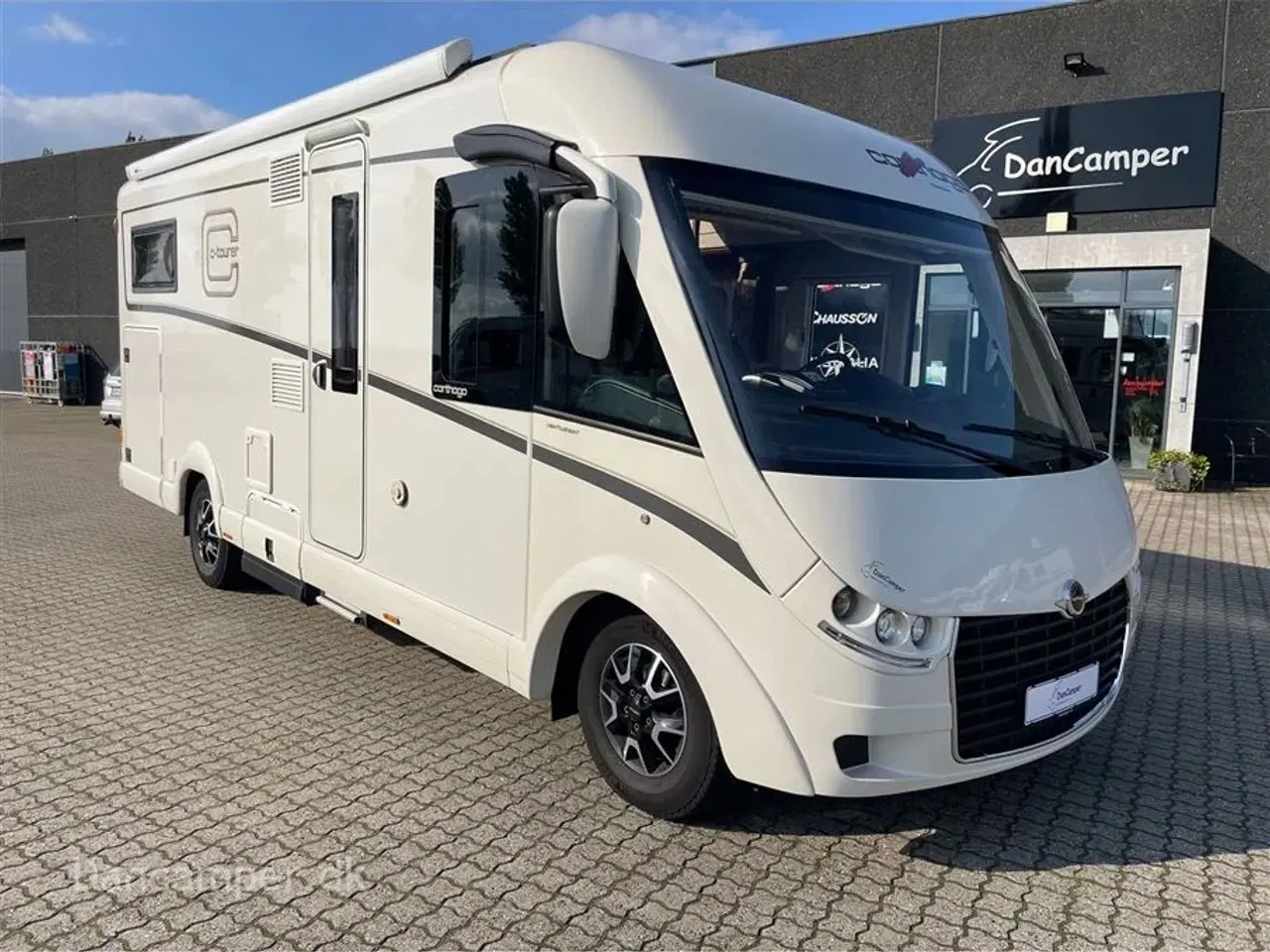 Billede 1 - 2020 - Carthago c-tourer I 144 LE   Fuldintegreret autocamper med solcelle, el-markise, dobbelt bund og DuoControl