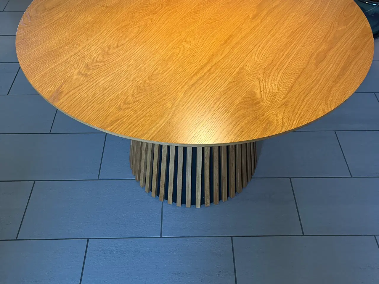 Billede 3 - Rundt spisebord i eg