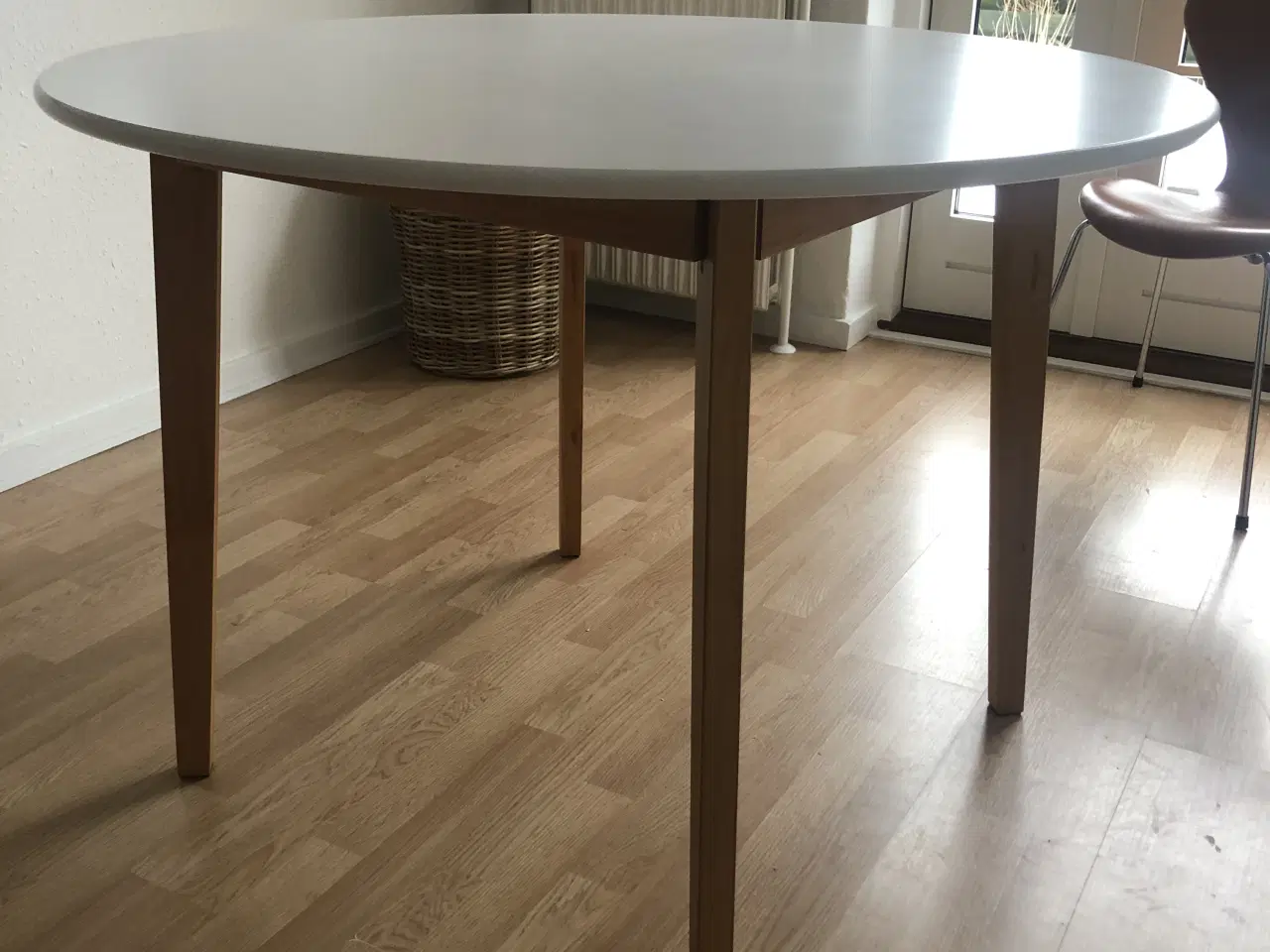 Billede 4 - Spisebord til den lille lejlighed.