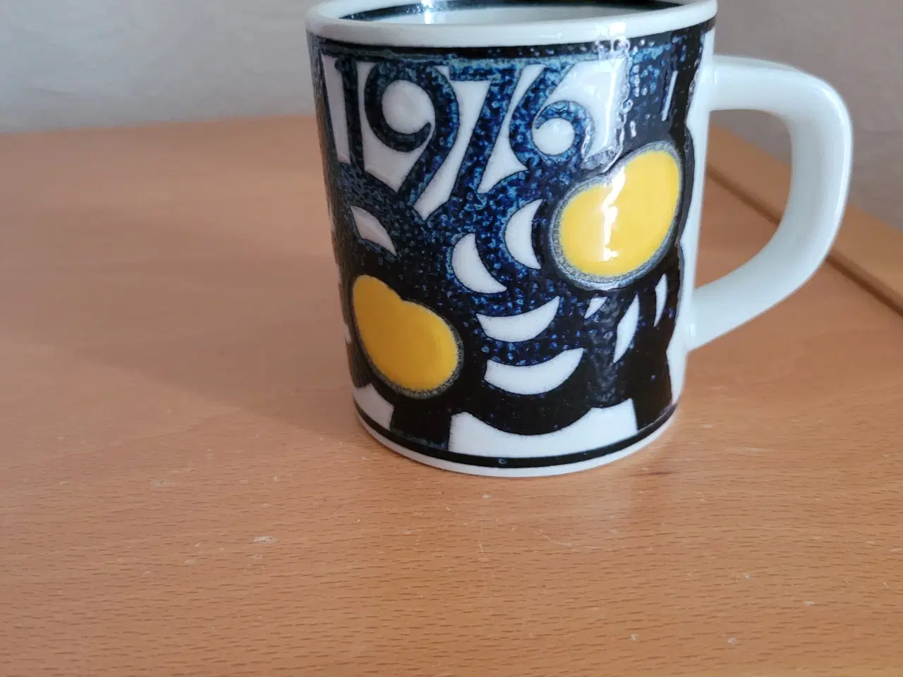 Billede 1 - Royal Copenhagen årskrus 1976, lille. Ikke brugt