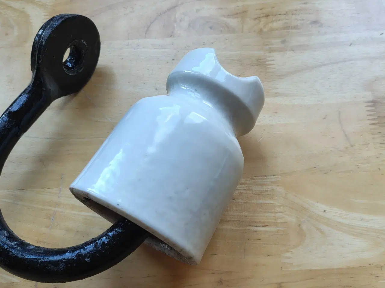 Billede 2 - Sjove gamle porcelænsklokker fra elmast