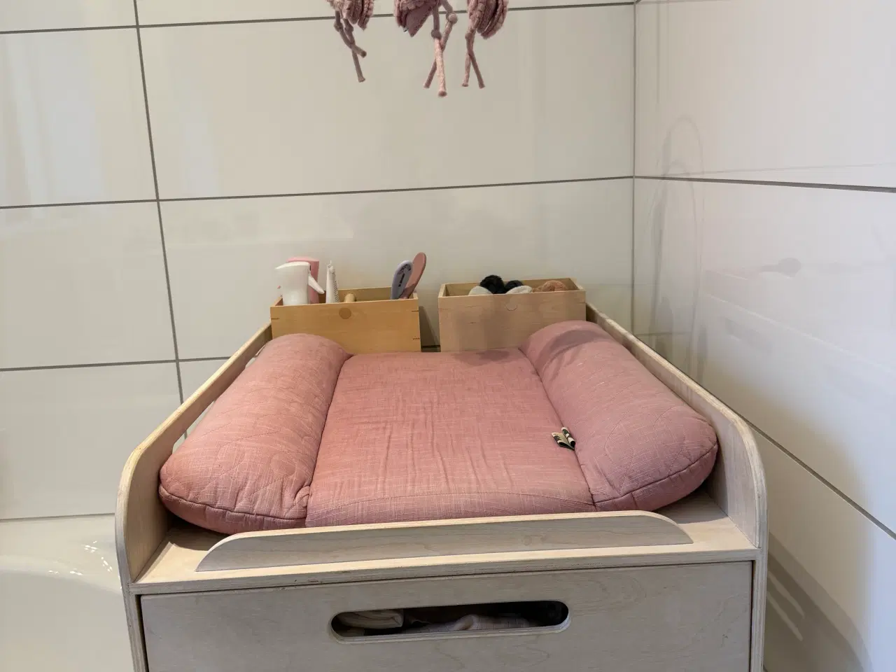 Billede 2 - Puslebord til badekar