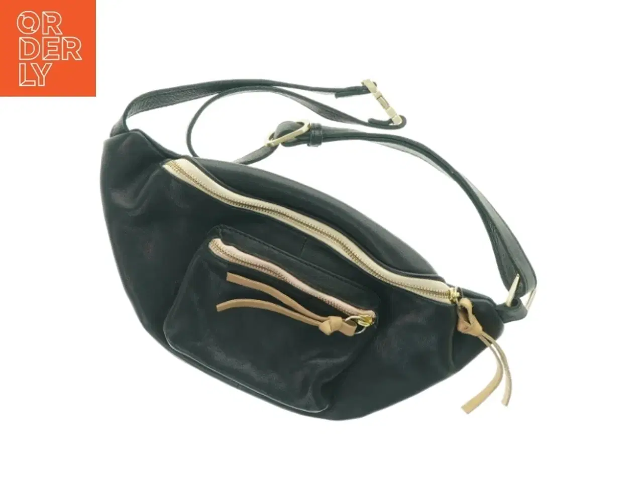 Billede 1 - Sort skuldertaske med lynlåse fra Maand (str. 35 x 18 cm)