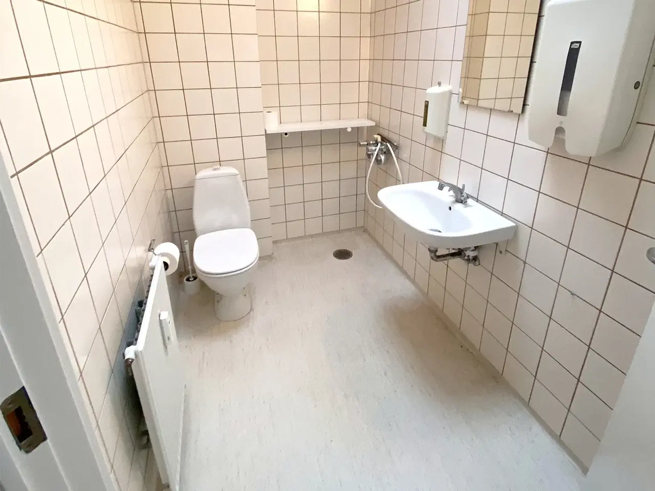 Billede 8 - Stort og attraktivt erhvervslokale i stueetagen!