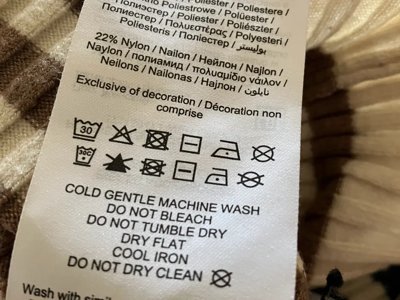 Billede 3 - T-shirts fra Pieces str. S ,50% viscose,28% poly