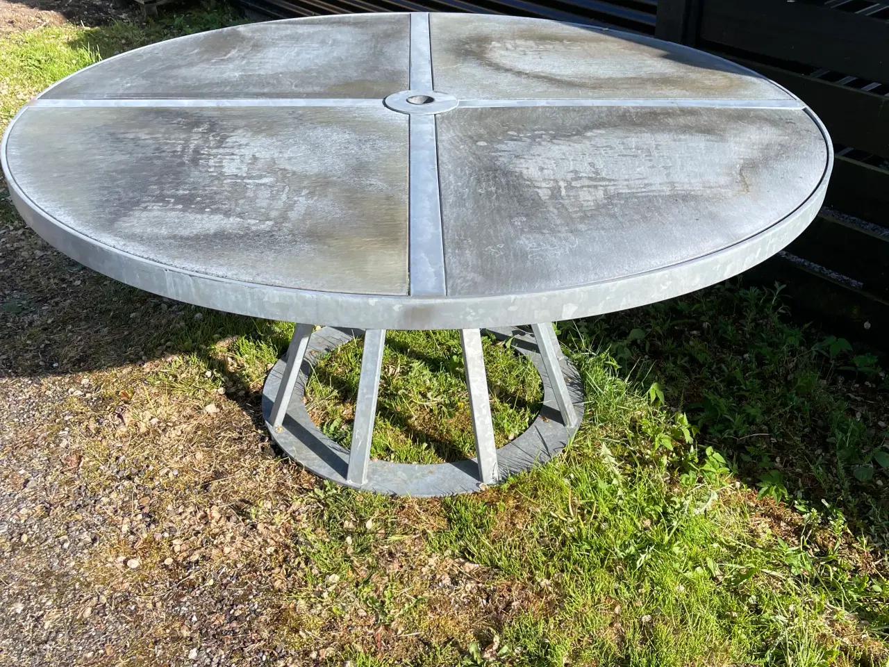 Billede 5 - Havebord Ø 160 galvaniseret stel med stenplade