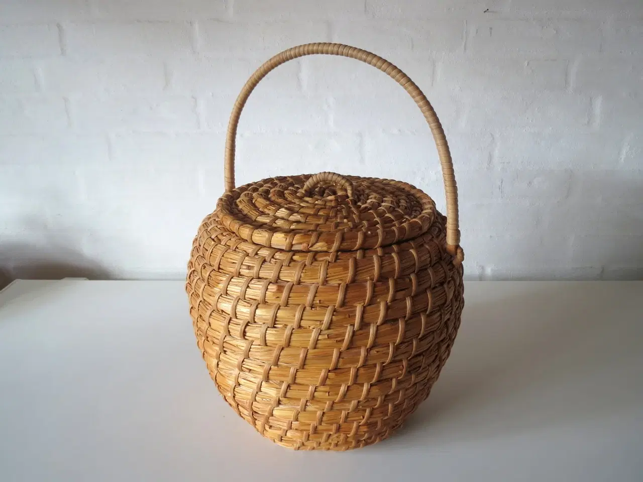Billede 1 - Gammel flettet kurv