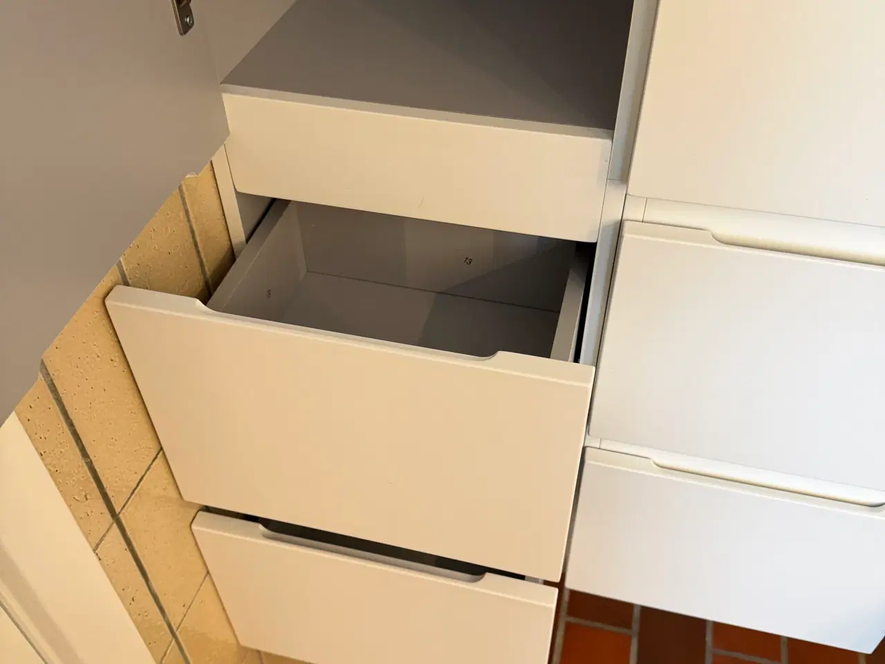 Billede 3 - Højskabe til badeværelse 