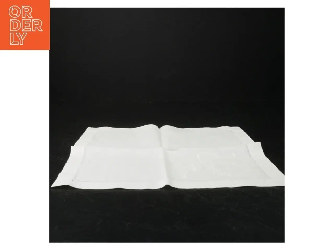 Billede 4 - Broderede servietter (str. 28 x 29 cm)