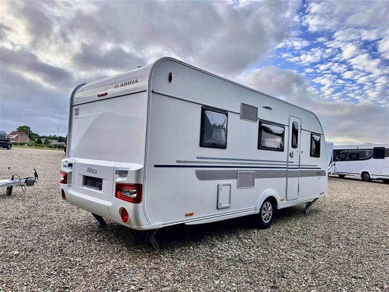 Billede 8 - 2014 - Adria Adora 563 PU   Fritstående queen seng