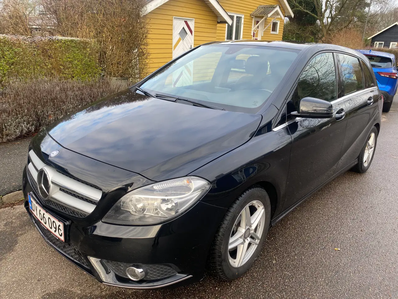 Billede 1 -  Mercedes B180 familiebil lav pris