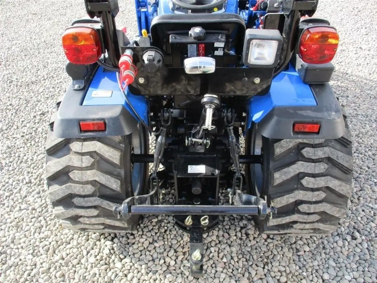 Billede 14 - Solis 26 6+2 gearmaskine med Servostyrring og fuldhydraulisk frontlæsser