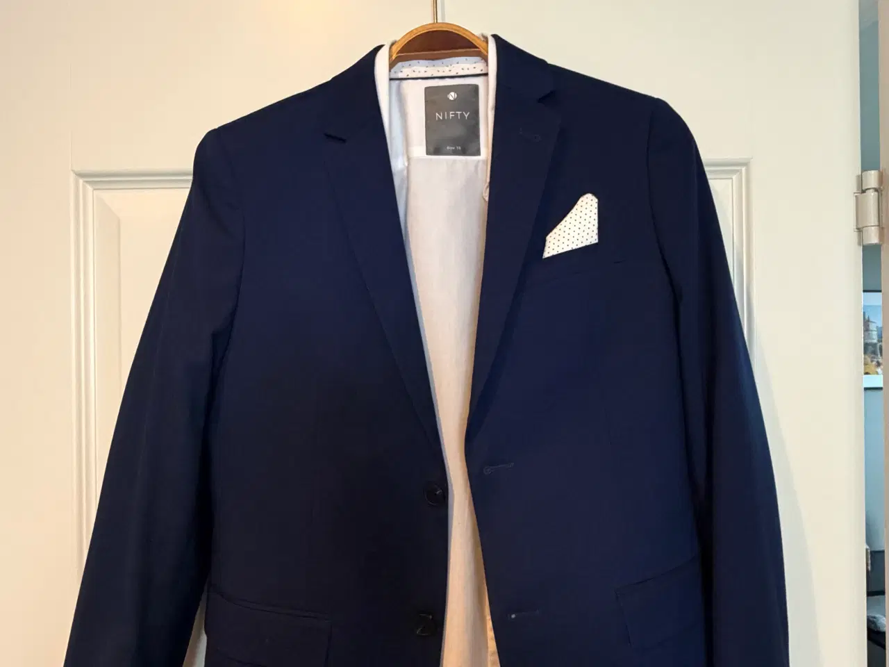 Billede 1 - Flot og stilfuldt konfirmationstøj