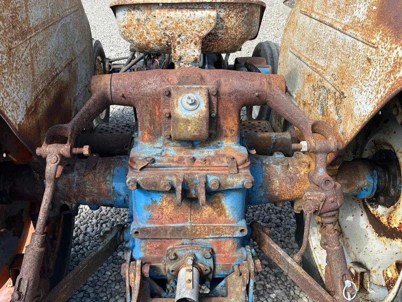 Billede 10 - Fordson Major Motoren mangler, men mange god dele.