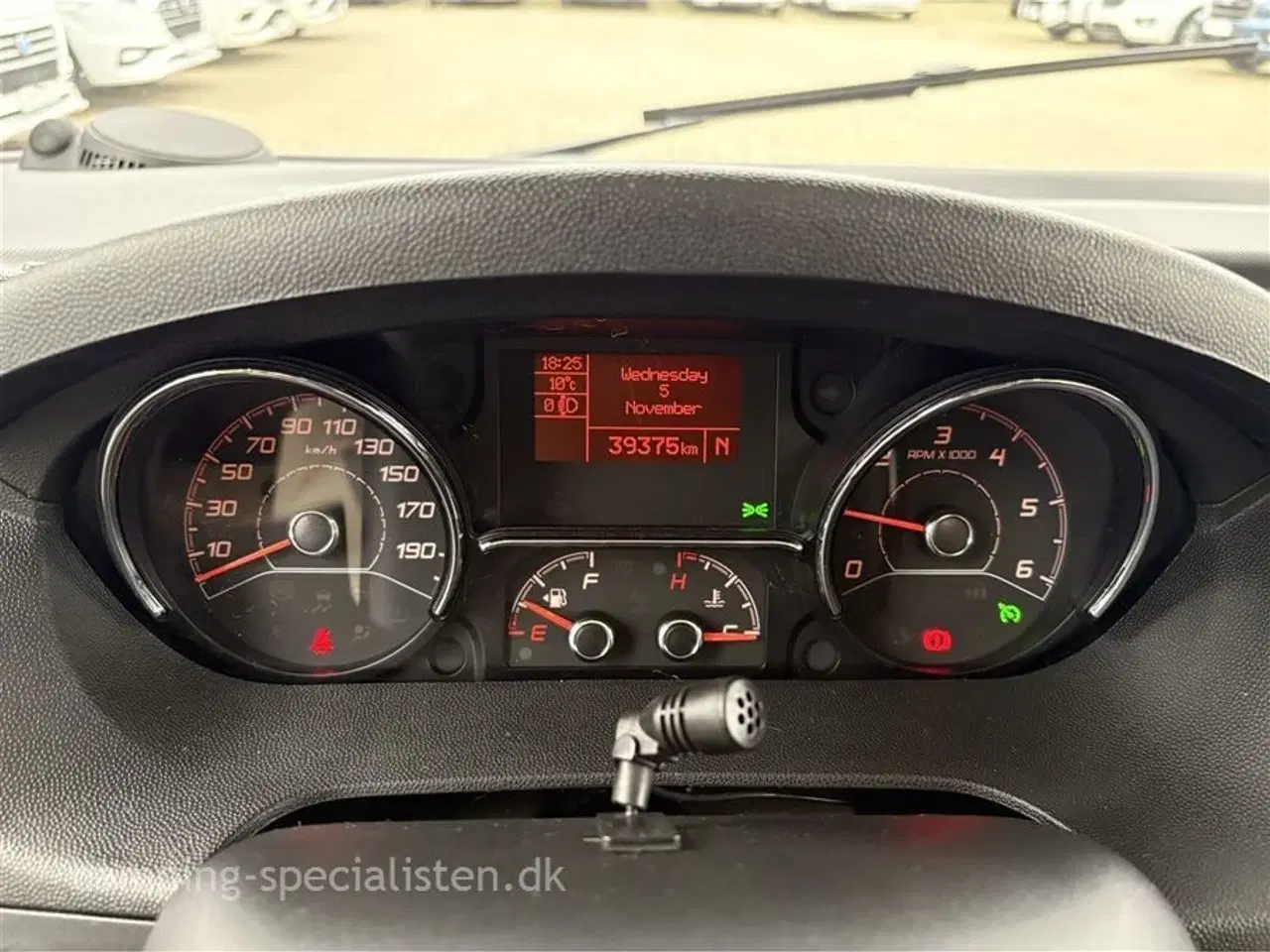 Billede 5 - 2019 - SunLight I 69 L Activ Automatgear SunLight T 69 L 2019 - helintegreret autocamper med queensbed - Se den nu hos Camping-Specialisten.dk