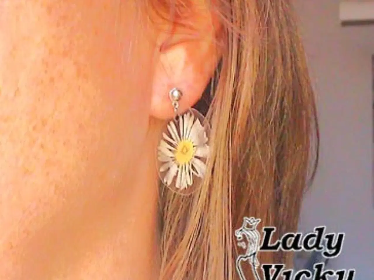 Billede 6 - Øreringe / ørestikker / øreclips med bellis blomst