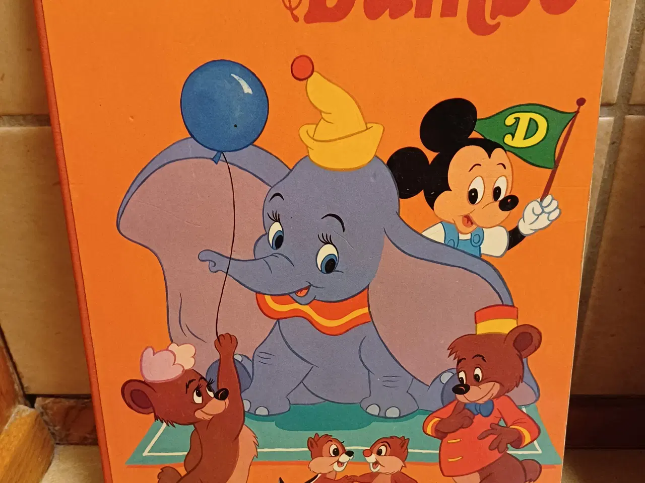 Billede 1 - Dumbo af Walt Disney - en pap-bog for de mindste