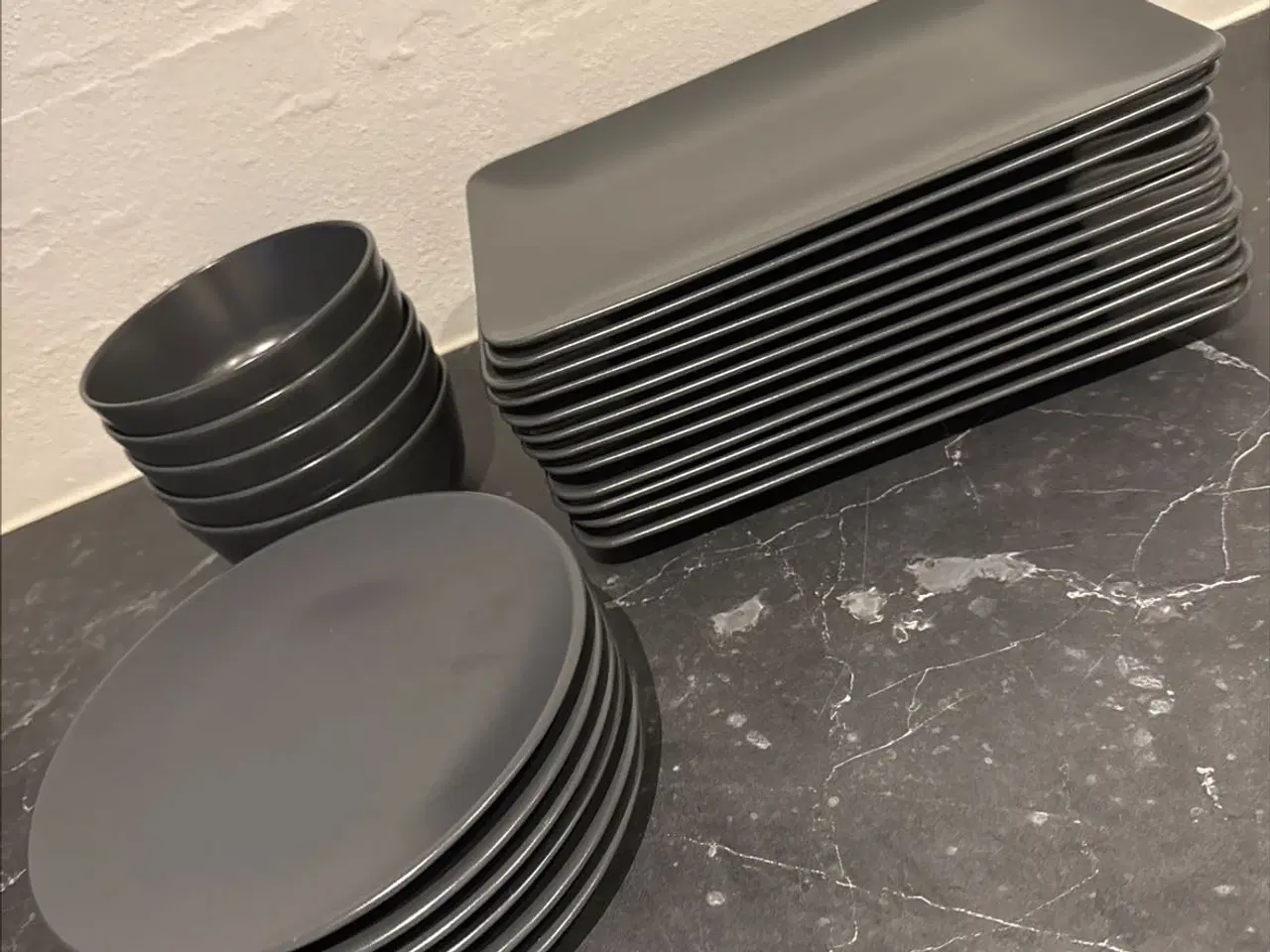 Billede 1 - IKEA servering (tallerkner div.)