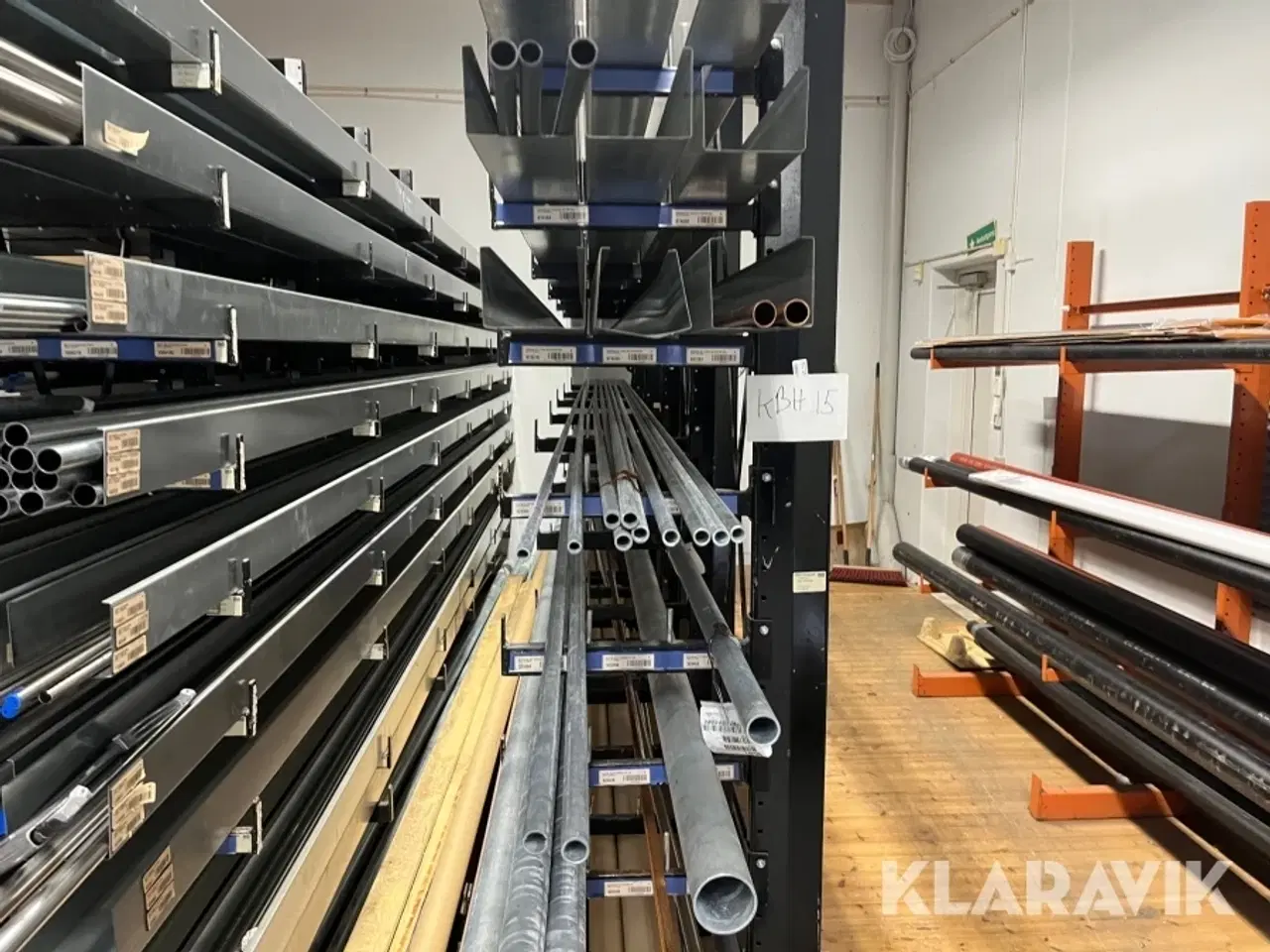 Billede 3 - Grenreol en række