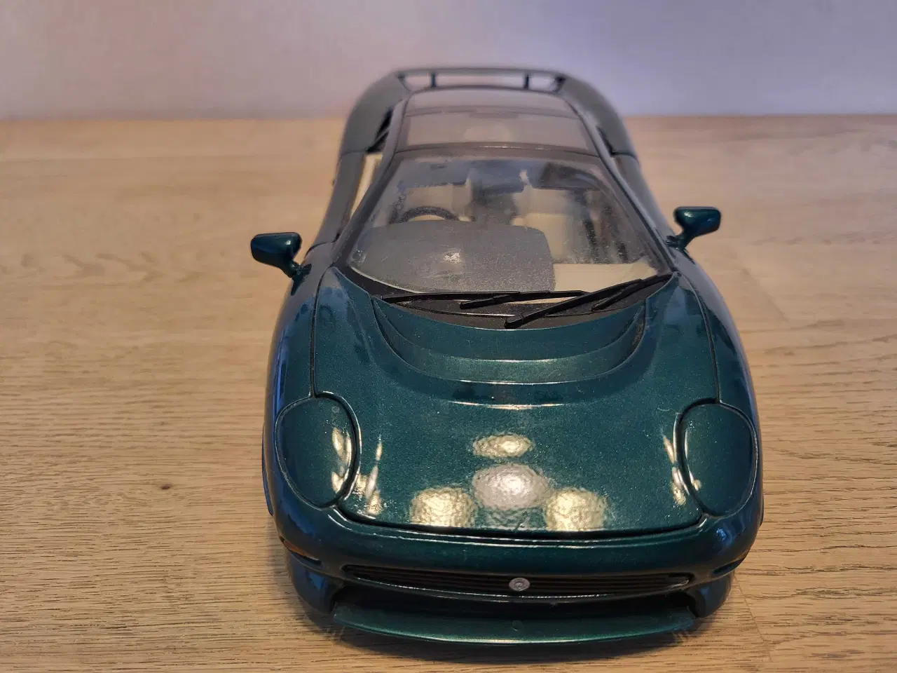 Billede 5 - Modelbil: JAGUAR XJ220 1992.  Skala 1/18.