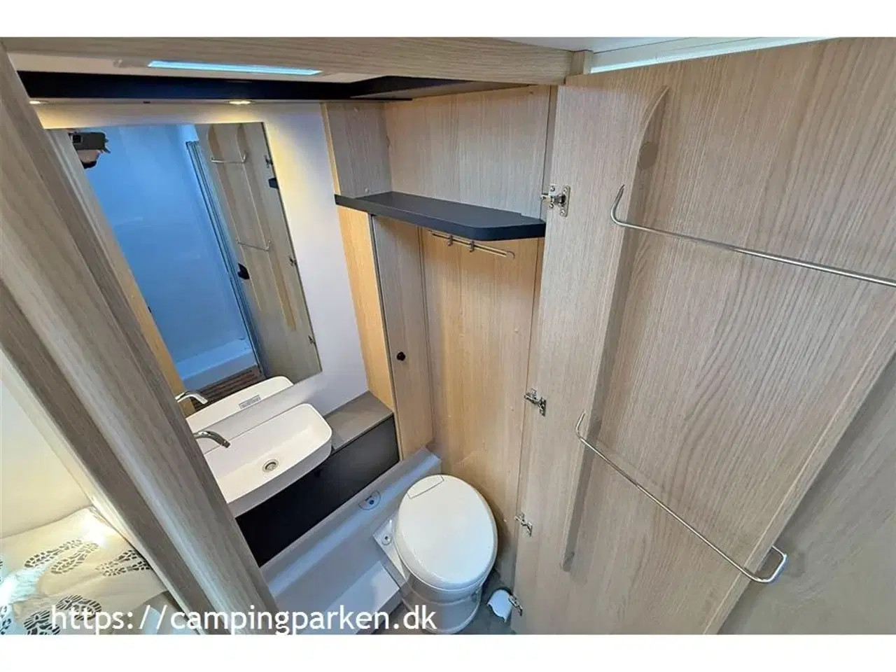 Billede 14 - 2026 - SunLight T 68 C Adventure Sunlight T68C model med face-to-face, adaptiv fartpilot, nordic pakke, fuid LED-forlygter og automatgear