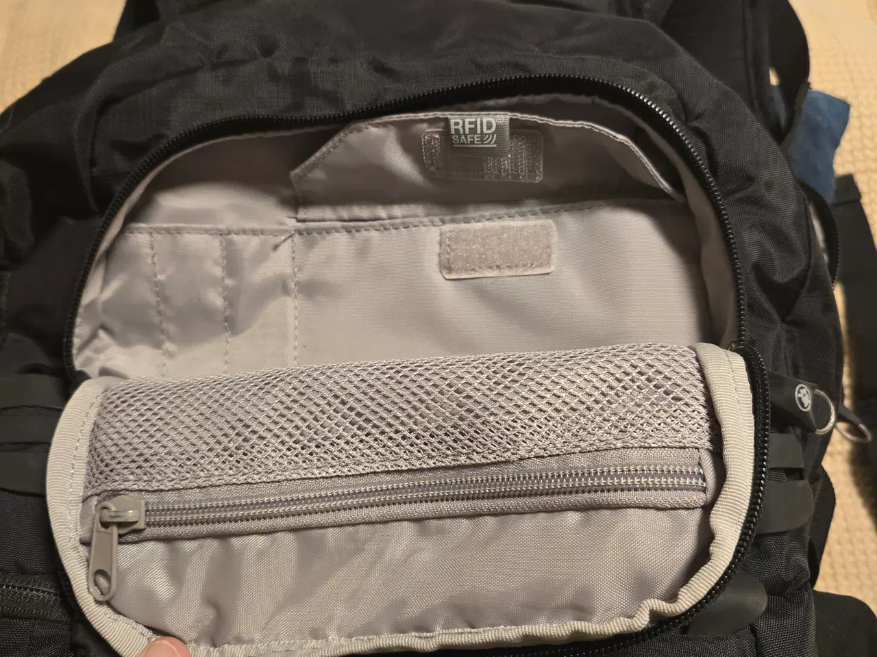 Billede 6 -  Sort Packsafe rygsæk