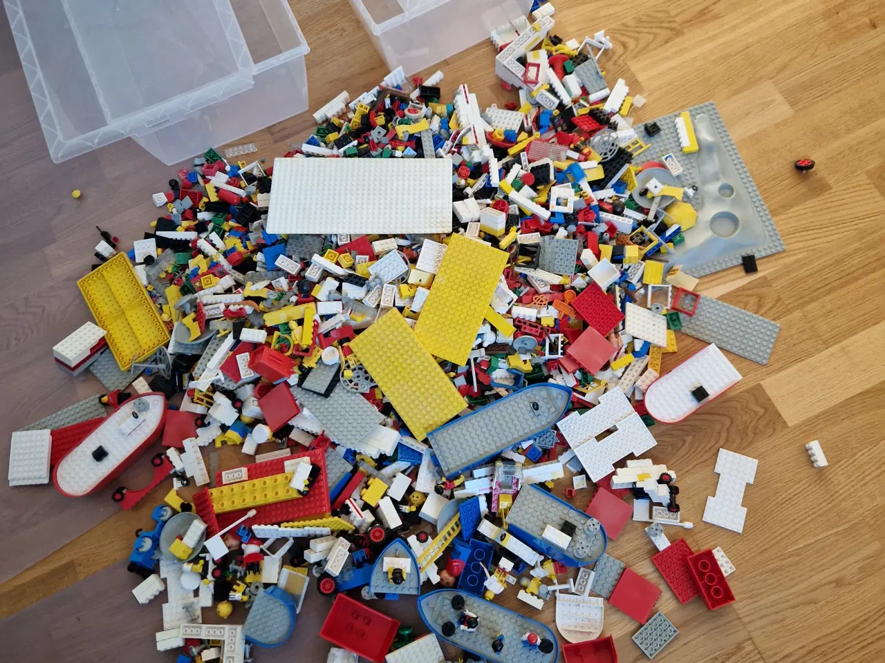 Billede 2 - 2 kasser blandede legoklodser vægt 8kg