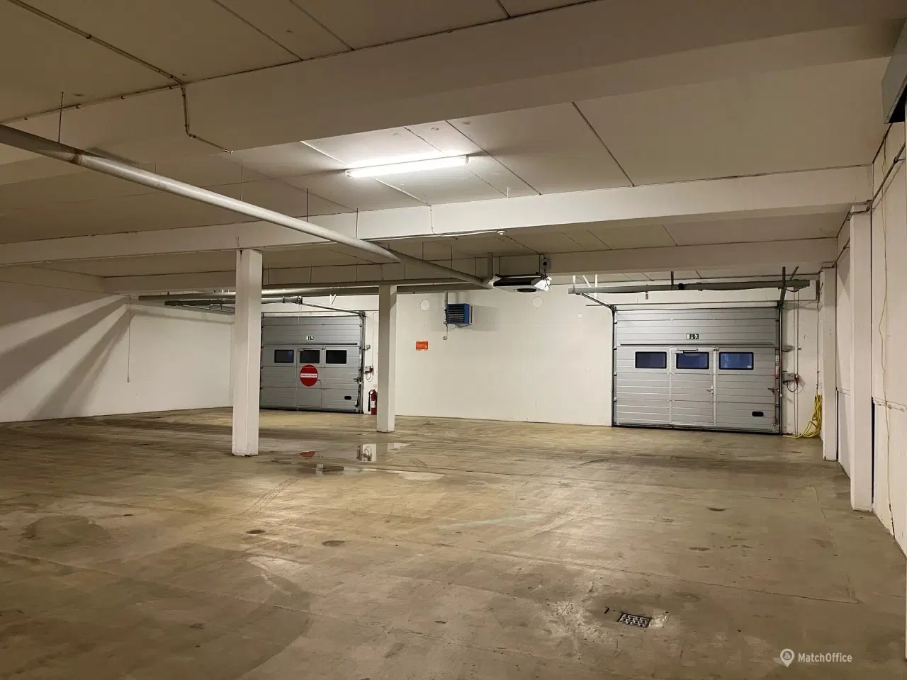 Billede 4 - Højloftet kælderlokale med gode adgangsforhold