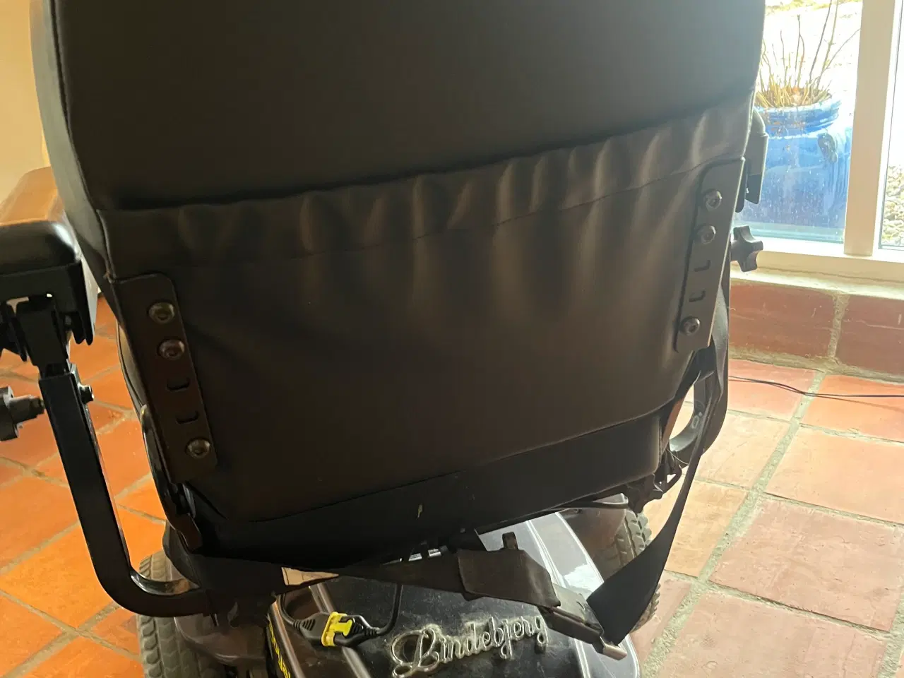 Billede 3 - El kørestol 5 år gl. mrk. Lindeberg - som ny