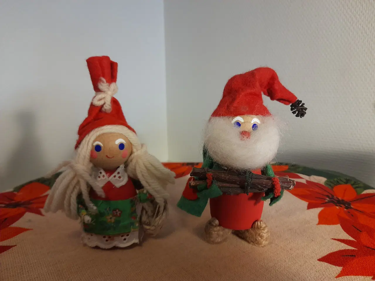 Billede 1 - Store Holline nisser ( 2 stk)