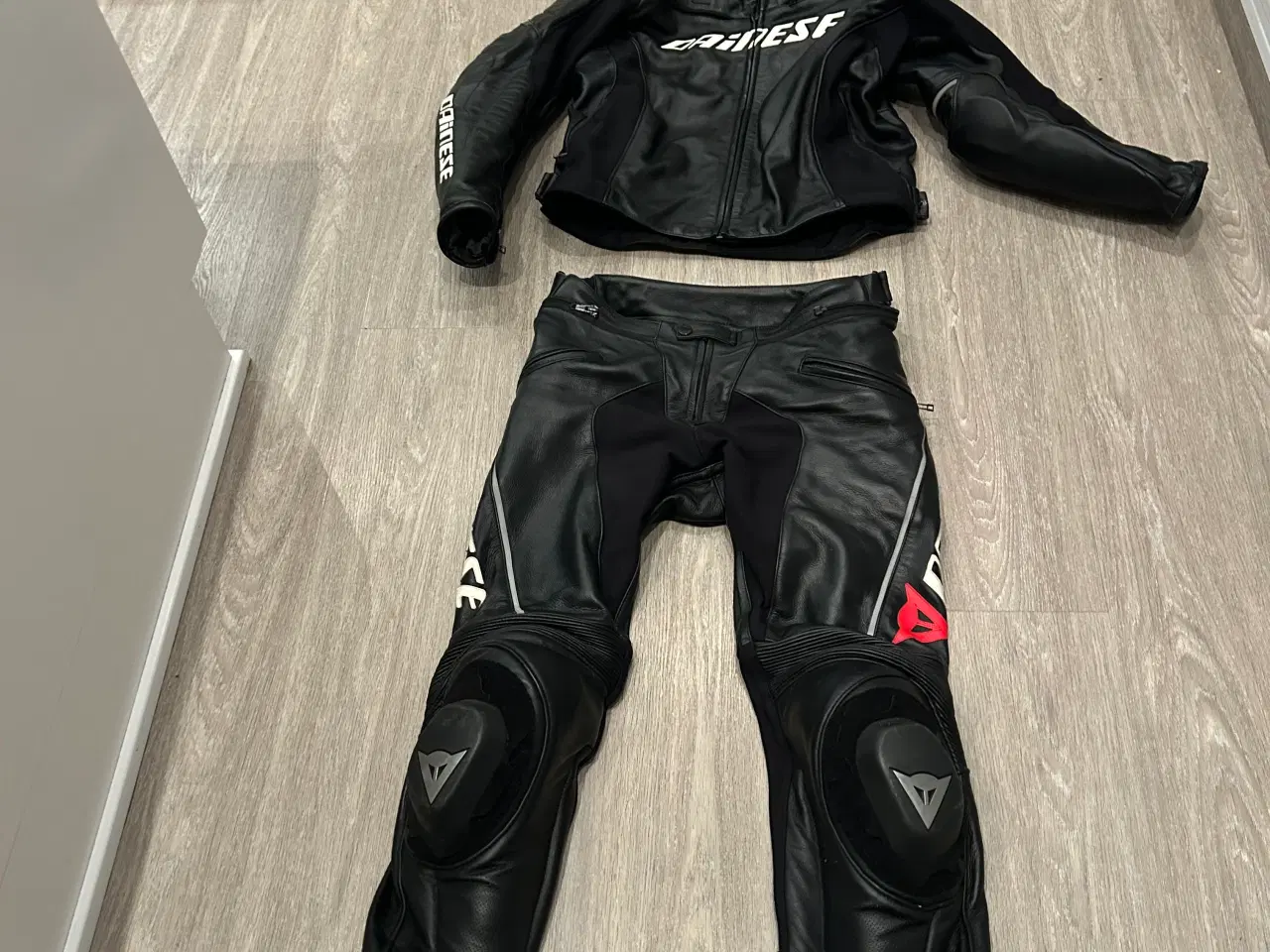 Billede 1 - Dainese 2 delt læderdragt