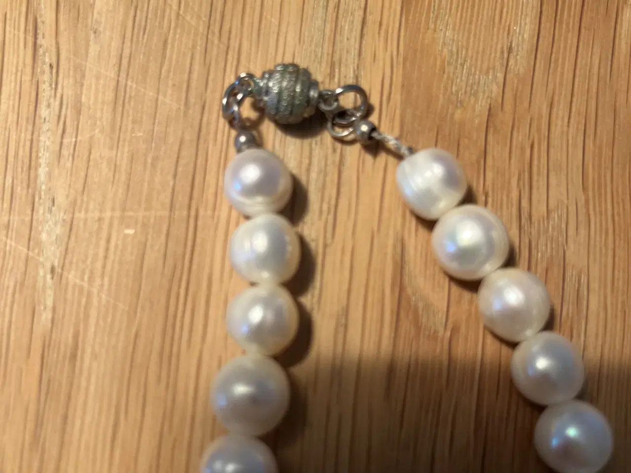 Billede 3 - Fine ægte perle  der er 3 kæderi forskellige størr