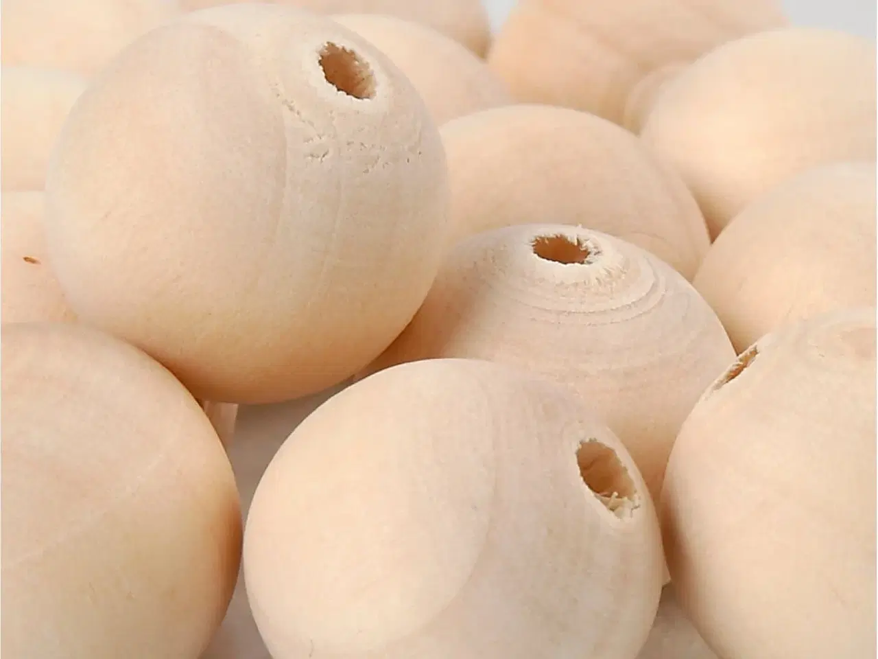 Billede 1 - Ubehandlede træperler 20 mm - 14 stk. til kreative projekter